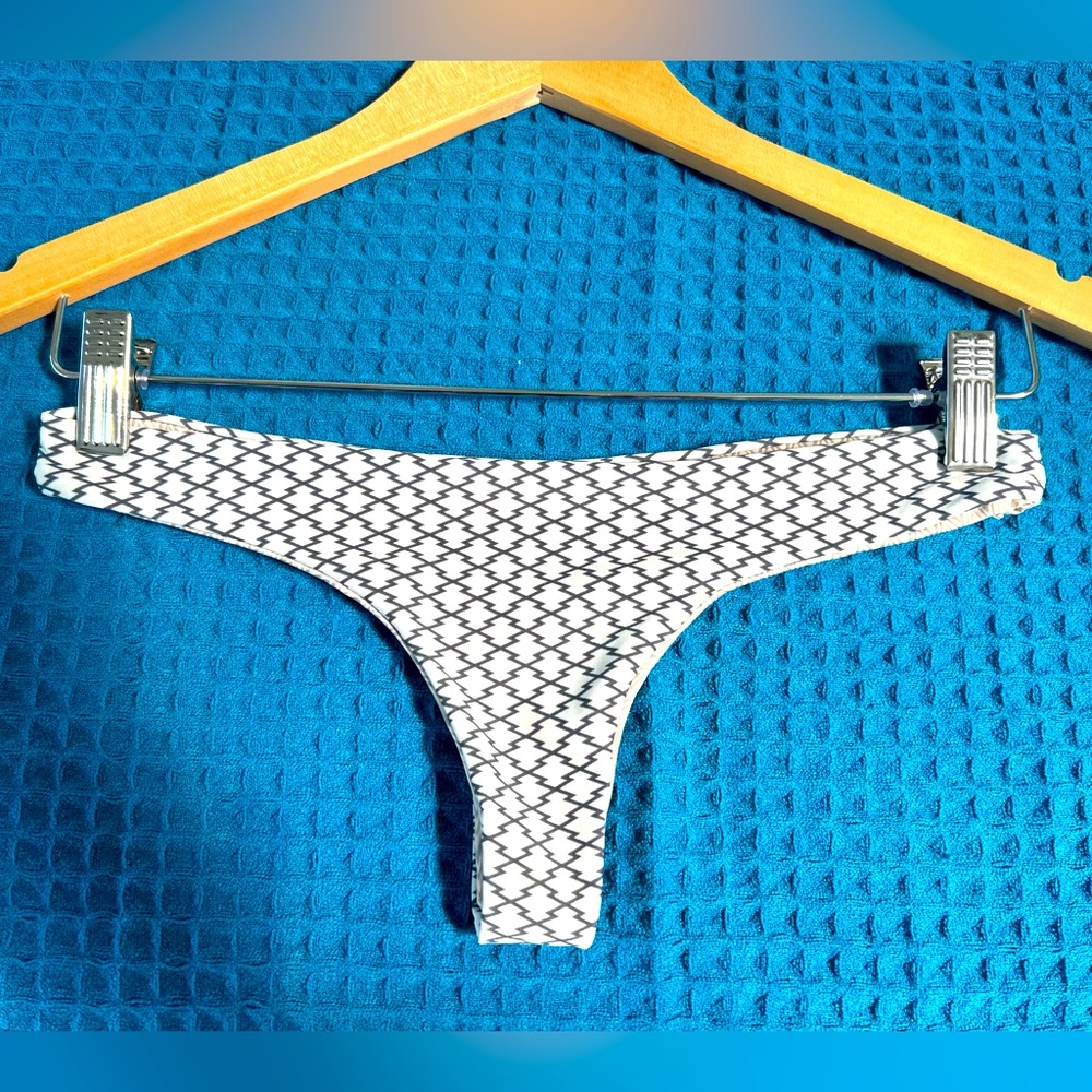Vintage Acacia Swim Ho’ okipa Bottoms Diamond Print Size Small. EUC.